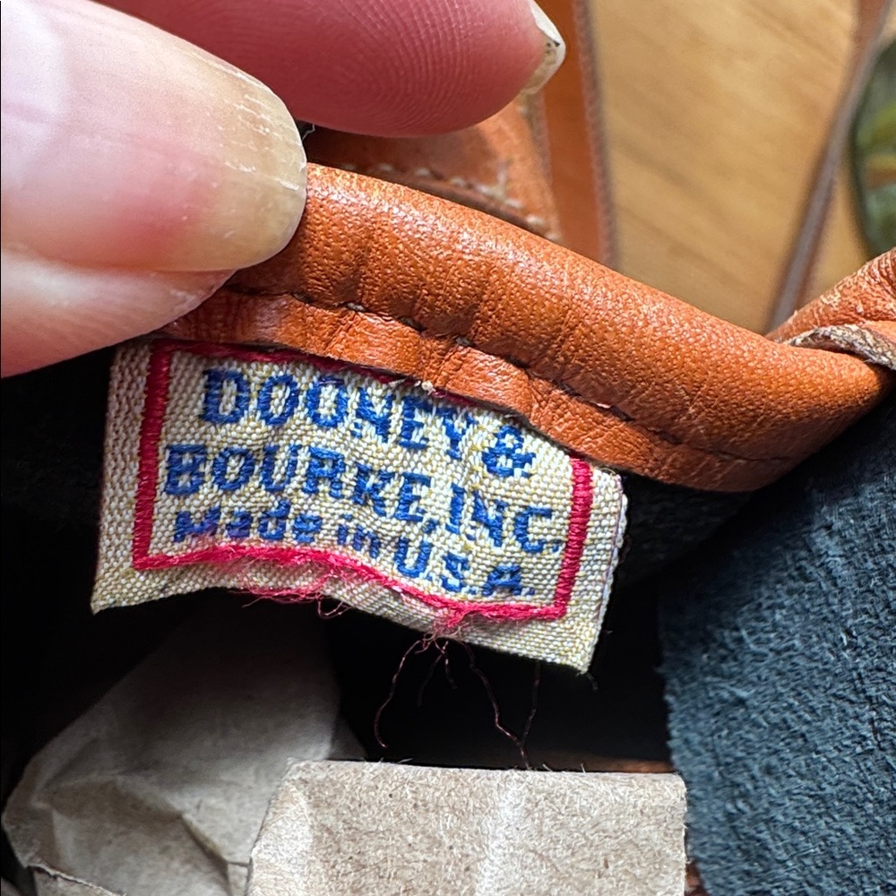 Vintage All Weather Leather Dooney & Bourke Black and Tan Leather Bag. - Picture 4 of 4